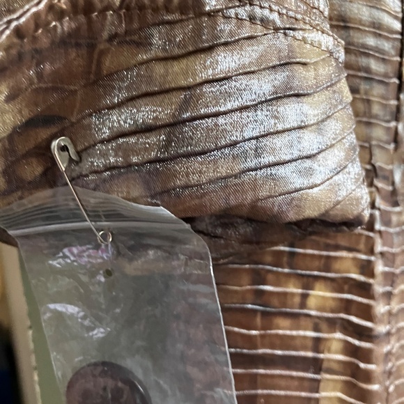 Tribal brand, size 10, Medium Brown tones animal print - Picture 6 of 8